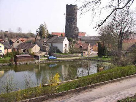 jenstejn-vodni-hrad-a-zricenina